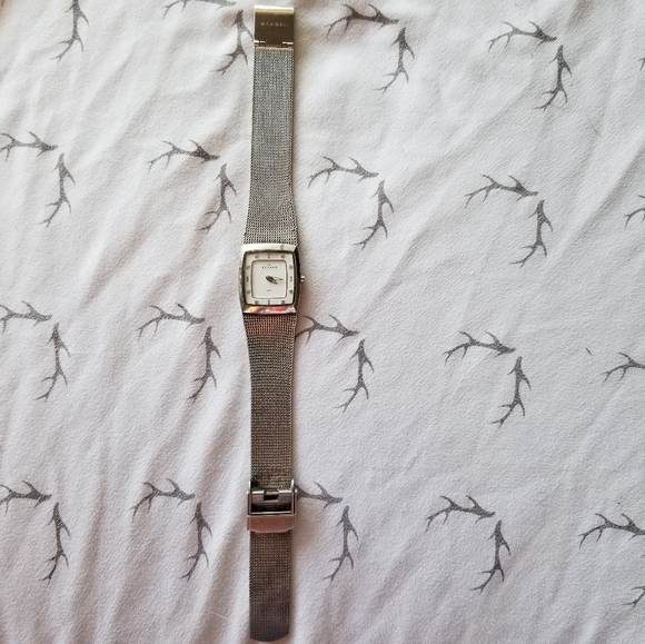 Skagen wrist watch silver link band - Picture 8 of 8